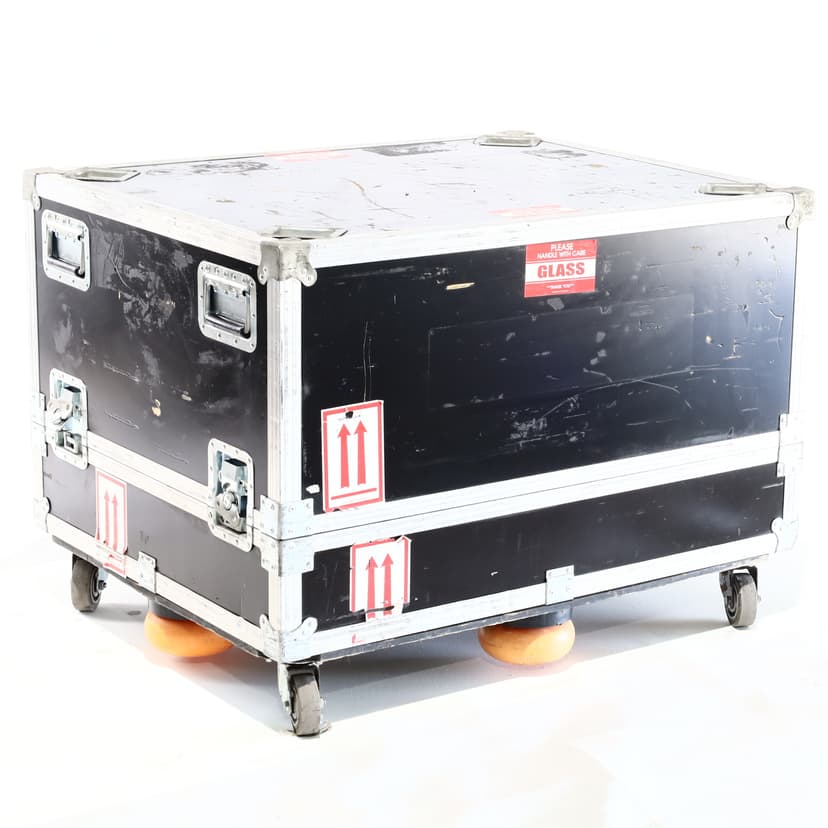 Christie Roadster WU20K-J 3-Chip DLP road case